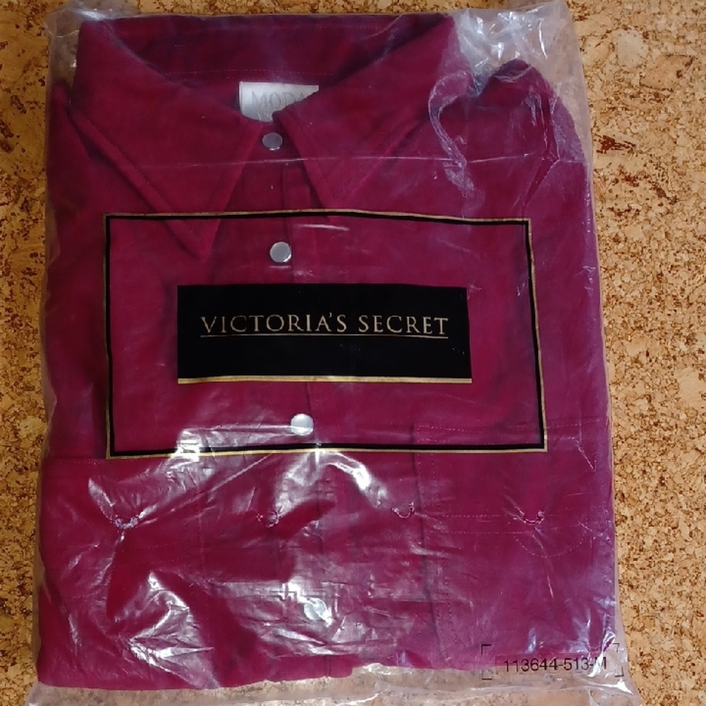 Victoria's Secret Women's Burgundy Velveteen Snap Button Blouse Size M NIP